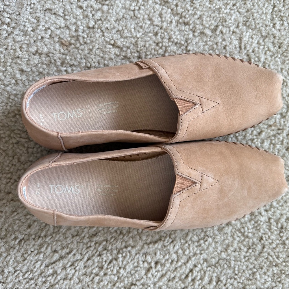 TOMS Women's Beige Moccasin